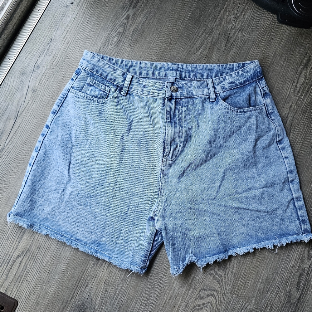 SweatyRocks High Waisted XL Light Wash Denim Shorts NWOT
